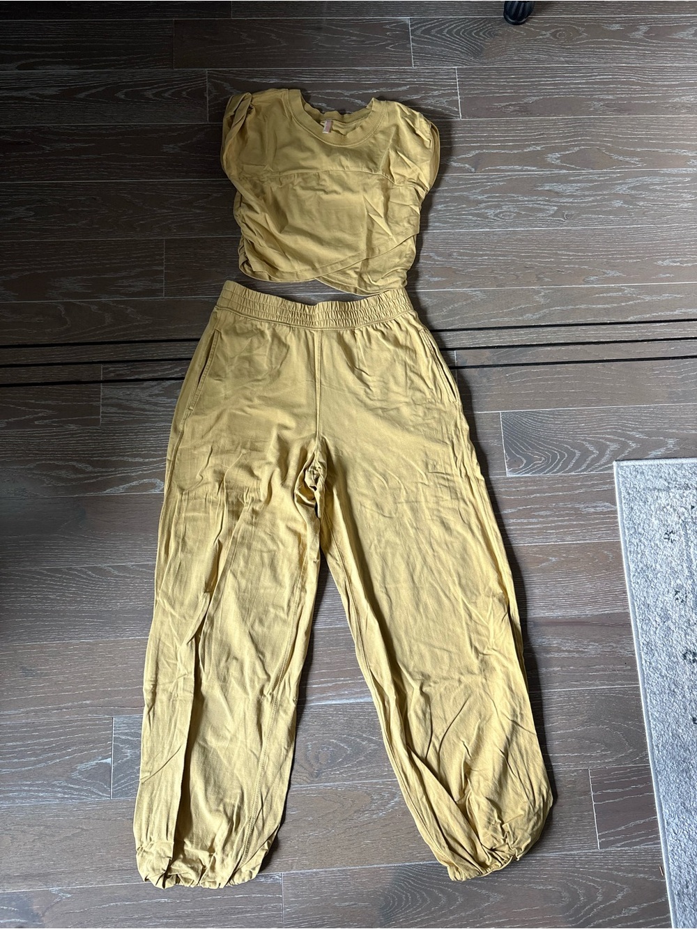 Never Worn! Free People Movement hot shot cross over set size M in dried palm - Picture 3 of 5